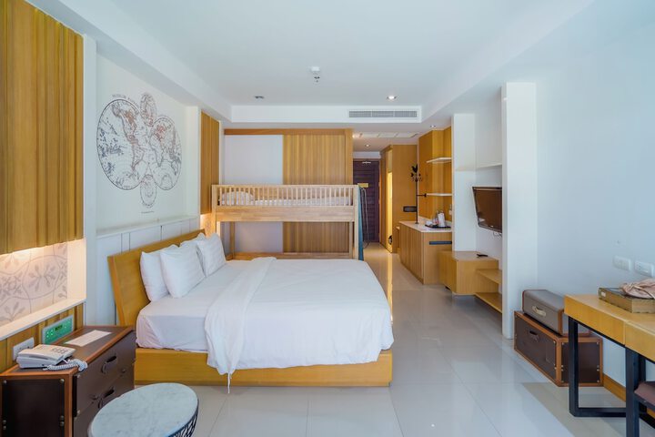 Room 32 of 165