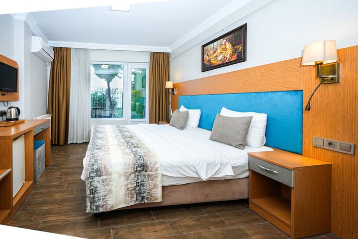 Room 42 of 101