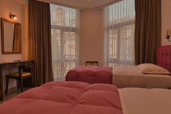 Room 2 of 114