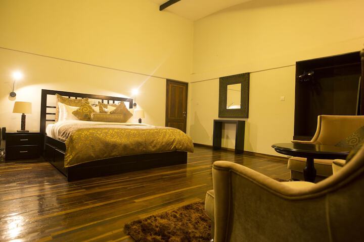 Room 10 of 25