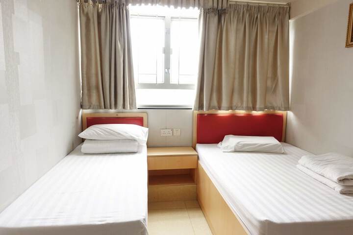 Room 16 of 34
