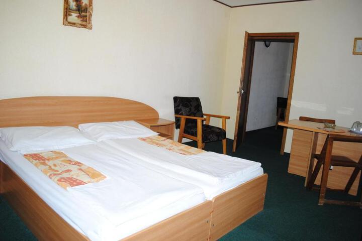 HOTEL WEST