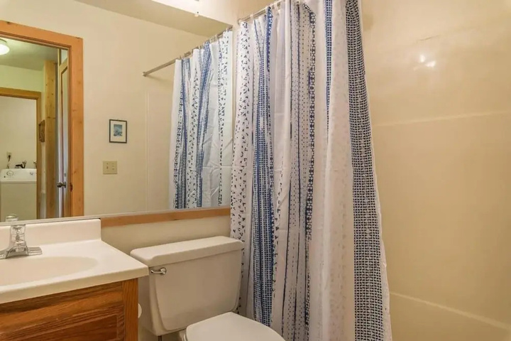 Room 8 of 18