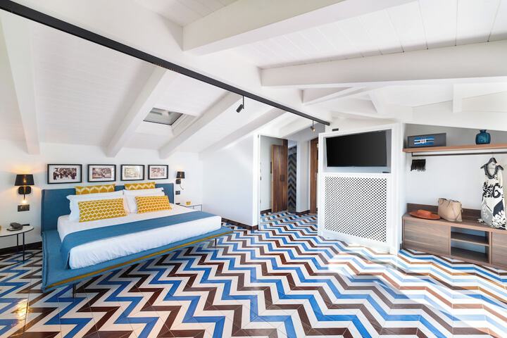 Room 33 of 155