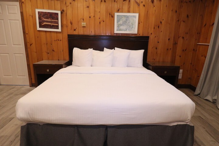Classic Queen Bed (40 of 63)