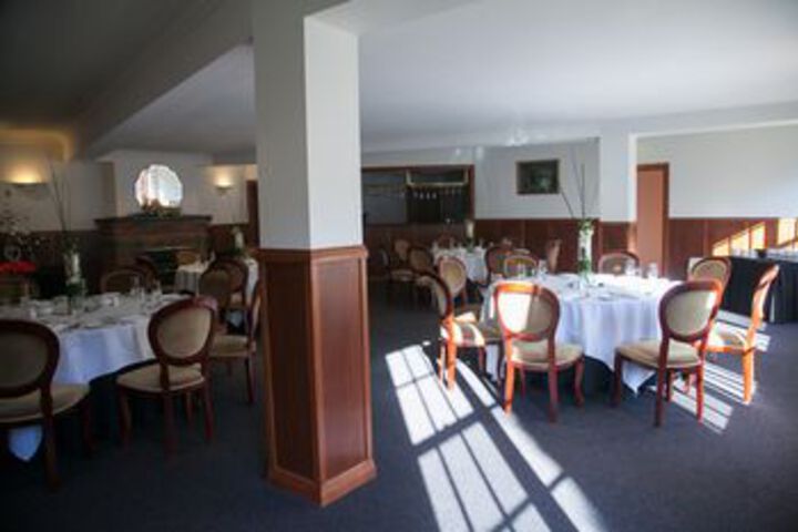 Dining 46 of 49