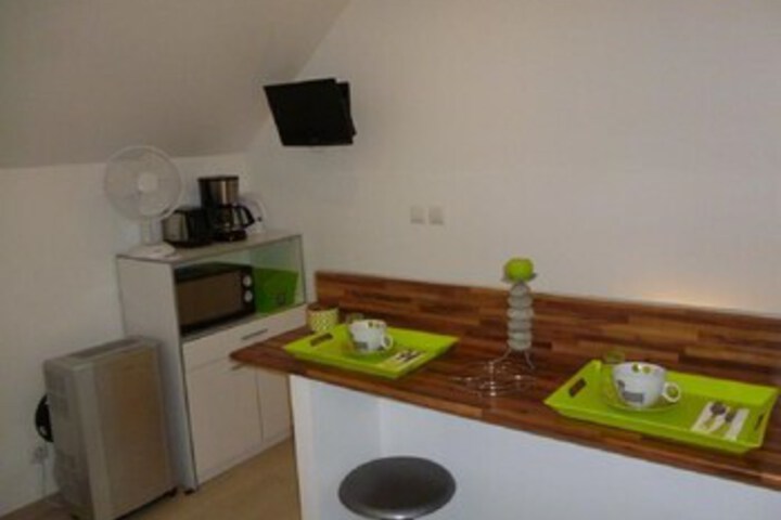 Room 5 of 8
