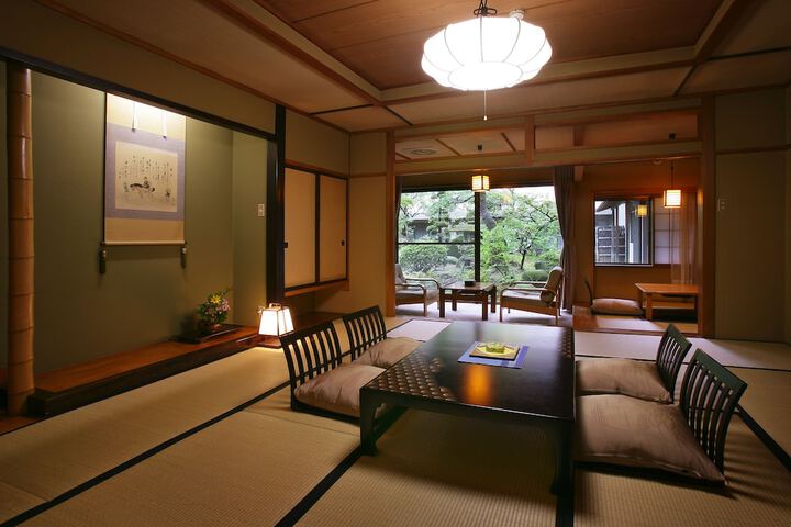 Room 10 of 42