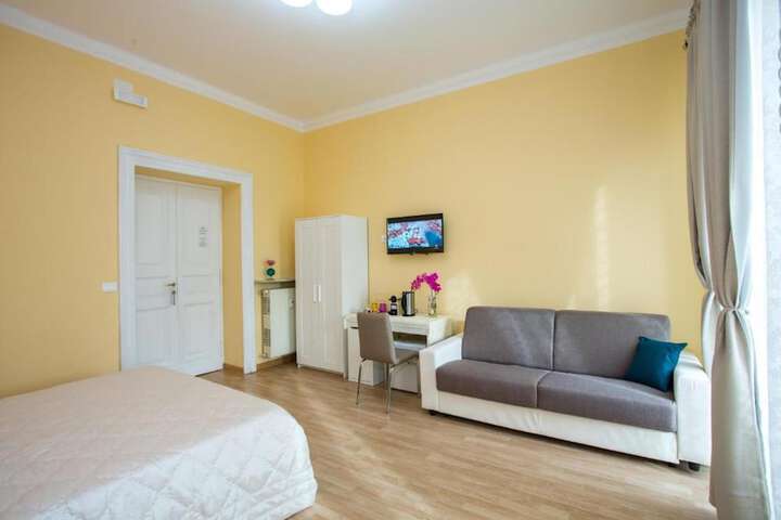 Room 9 of 40