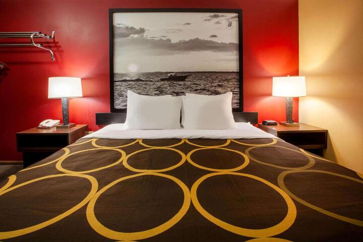 1 King Bed (8 of 13)