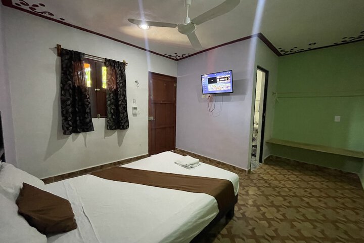 Room 8 of 28