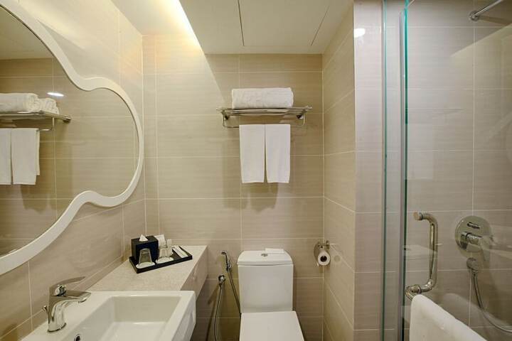 Room 25 of 39