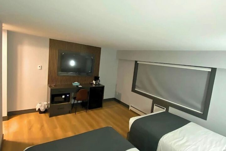 Room 8 of 23