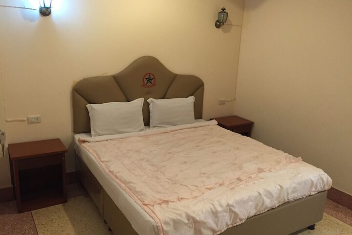 Room 5 of 52
