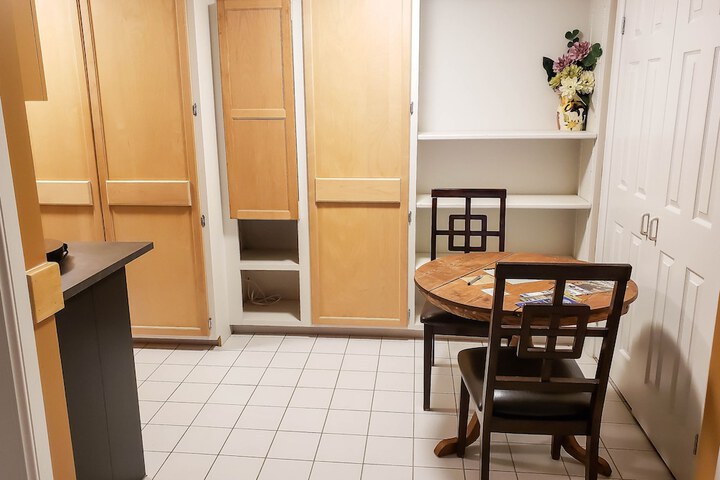 Room 32 of 82