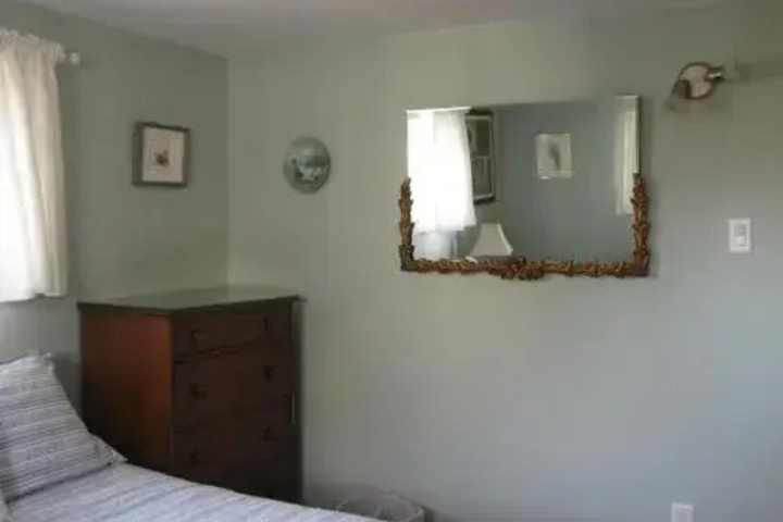 Room 2 of 4