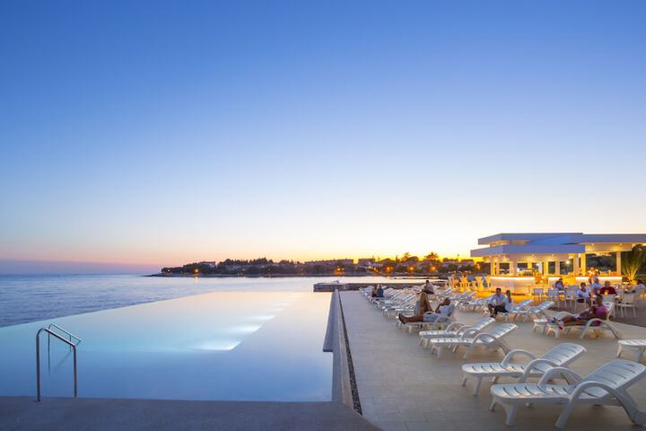 Hotel with Pool