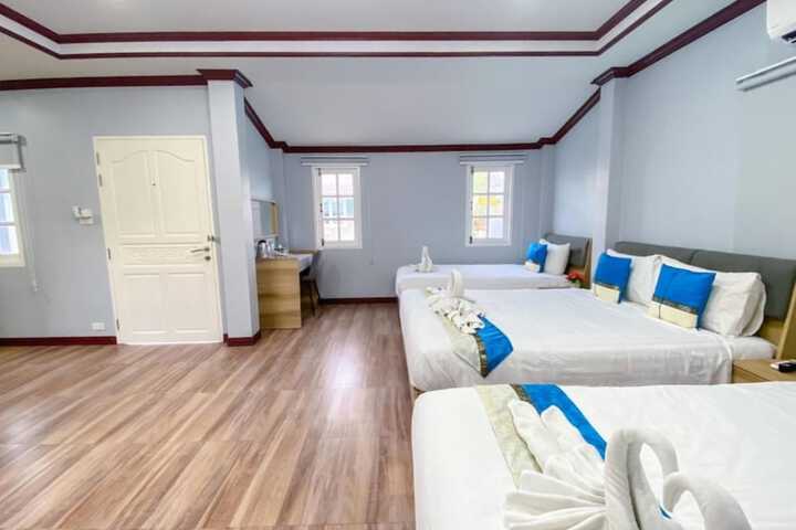 Room 8 of 51