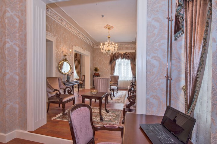 Entrance & Lobby