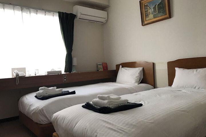 Room 5 of 14