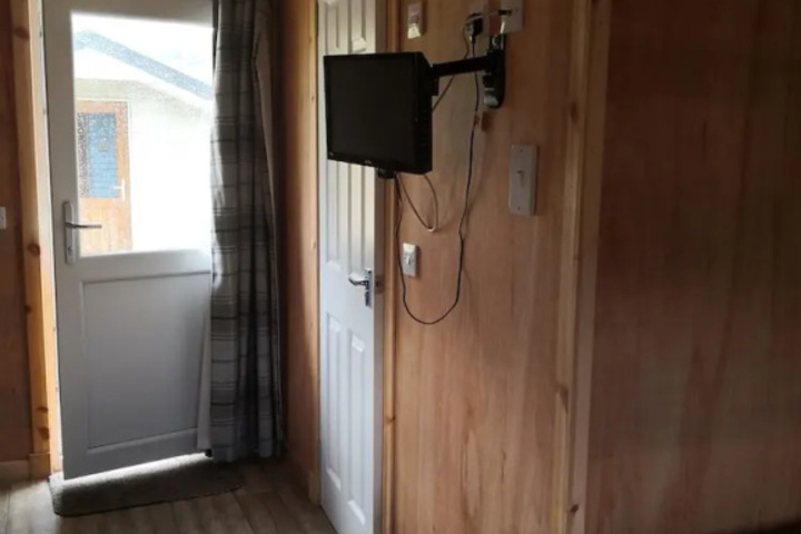 Room 4 of 10