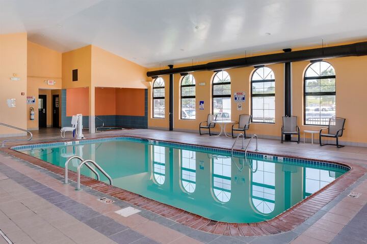 Hotel with Pool