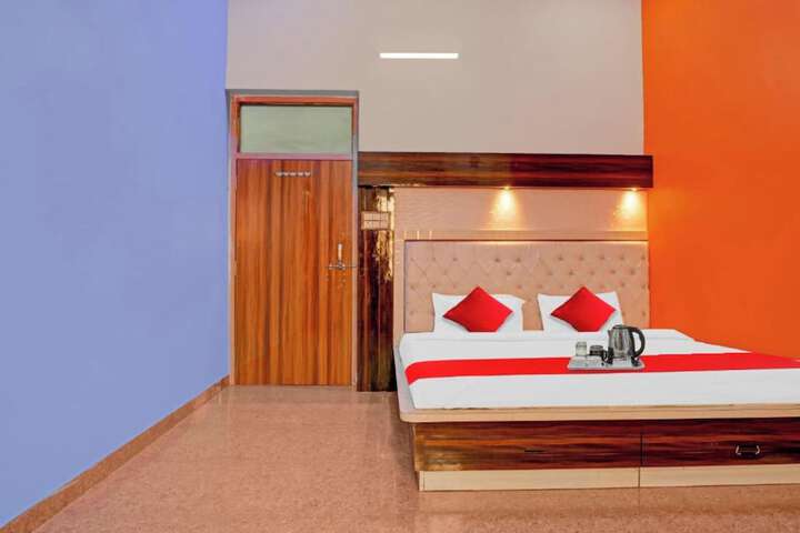 Room 4 of 8