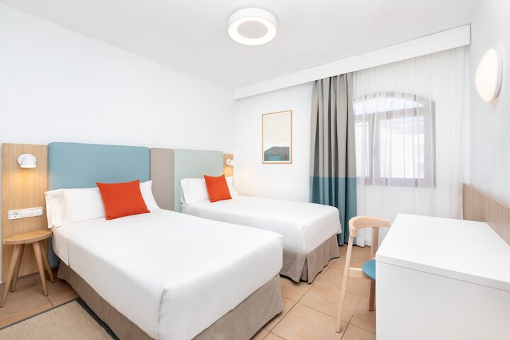 Room 4 of 48