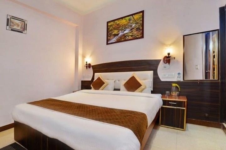 Room 4 of 6