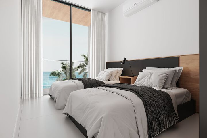 Room 3 of 72