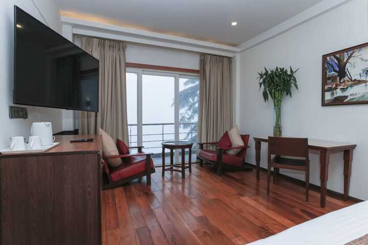 Room 30 of 76