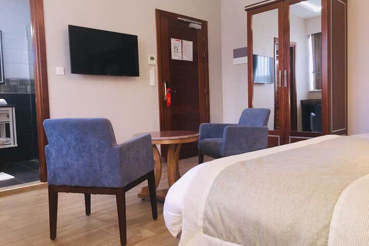 Room 10 of 82