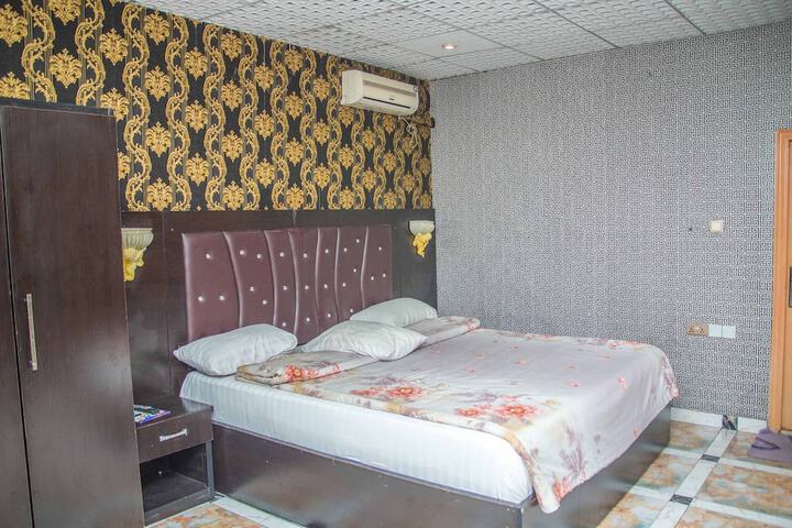 Room 30 of 48