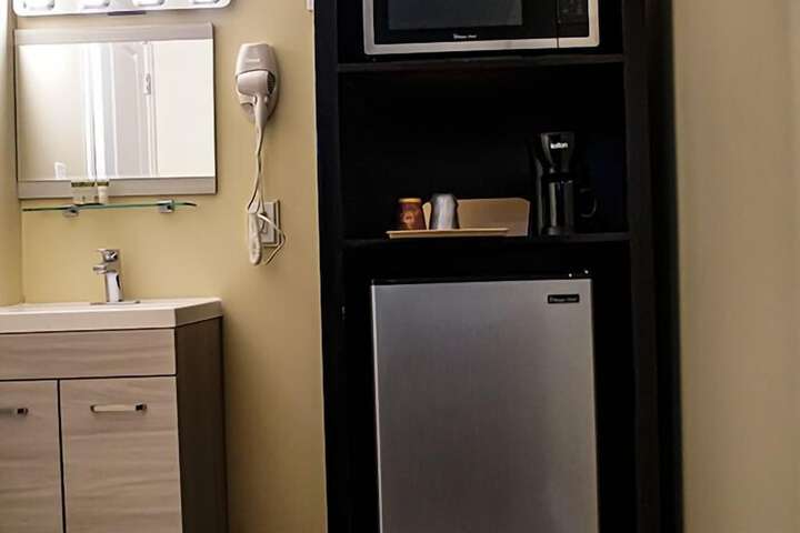 Room 5 of 12