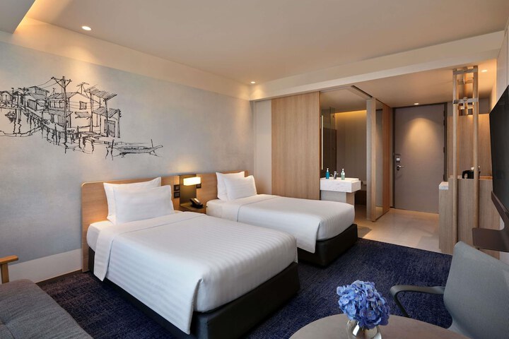 Room 4 of 112