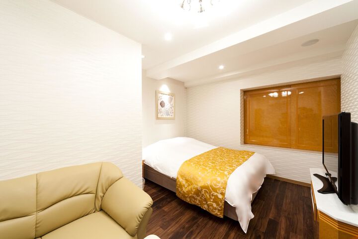 Room 13 of 27
