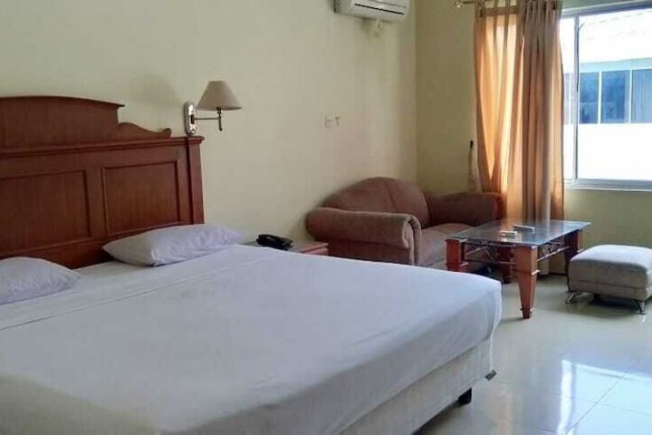 Room 6 of 17