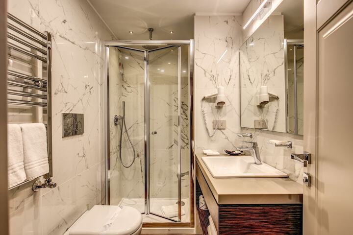 Room 40 of 65