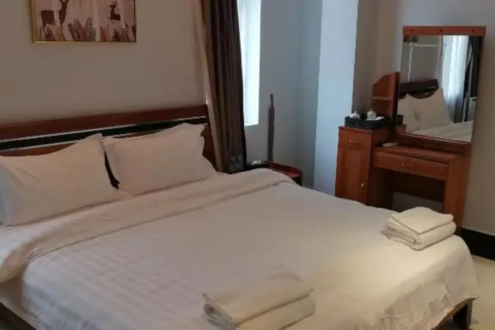Room 5 of 11