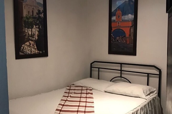 Room 10 of 32