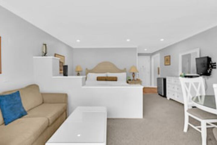 Room 70 of 549