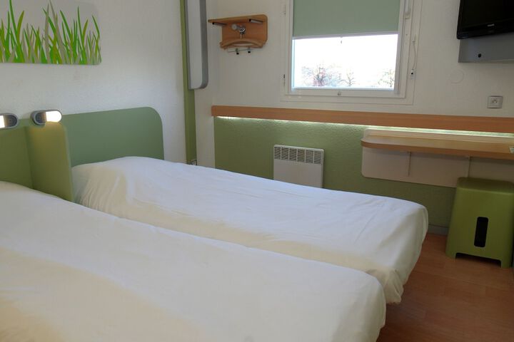 Room 10 of 35