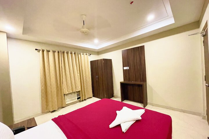 Room 9 of 76
