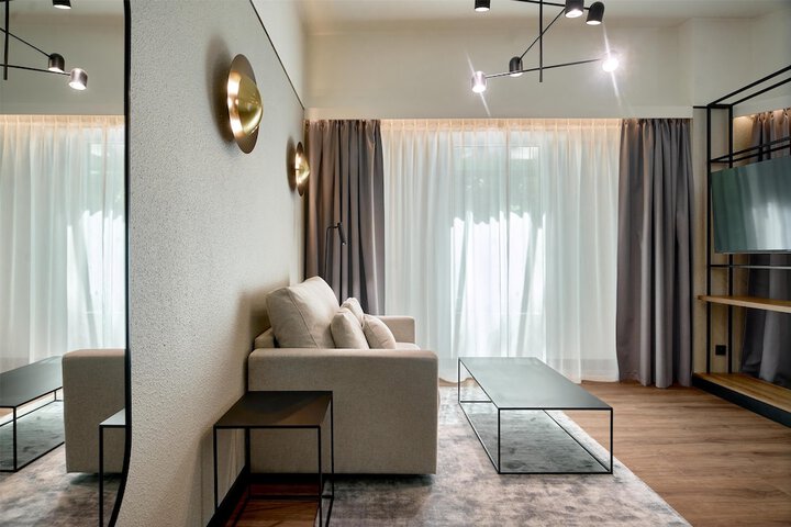 Room 14 of 80