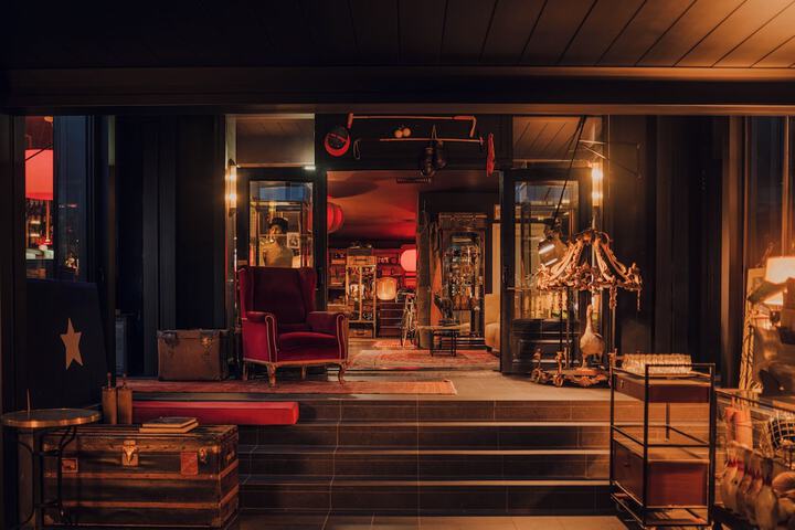 Entrance & Lobby