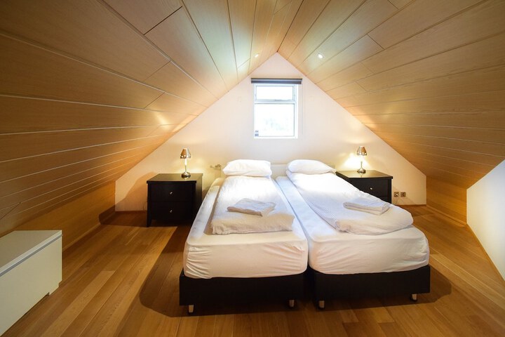 Room 8 of 34