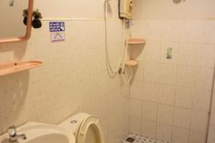 Room 4 of 42