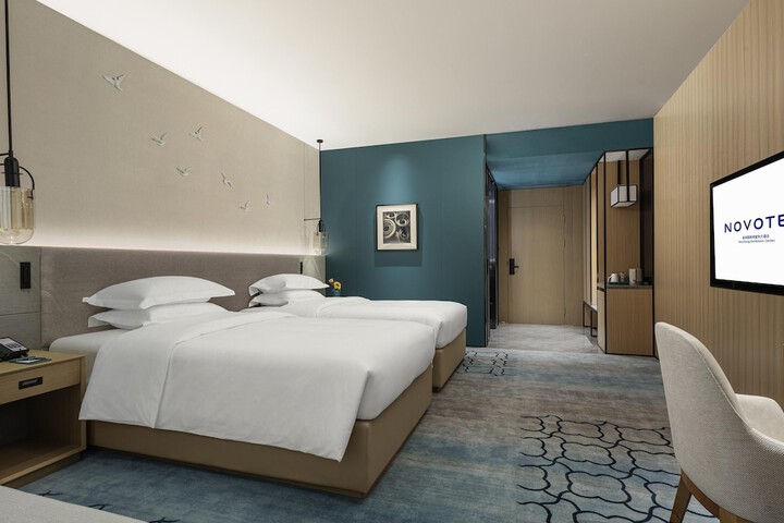 Room 17 of 35