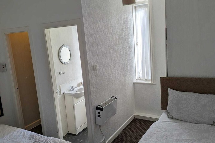 Room 73 of 143