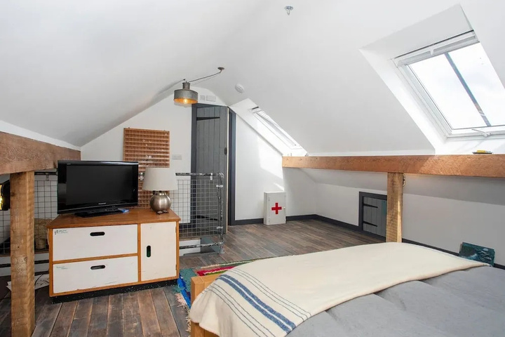 Room 3 of 20